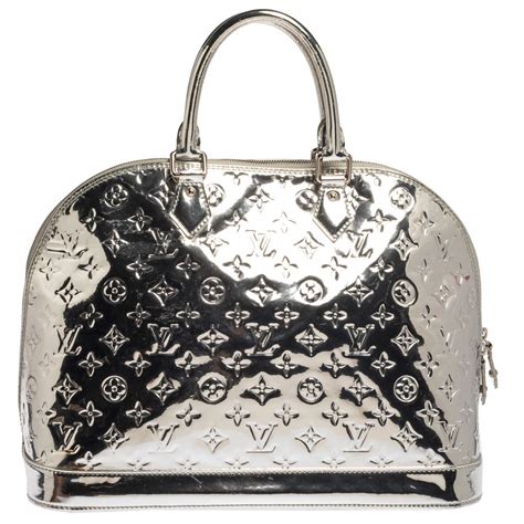 louis vuitton silver u bag